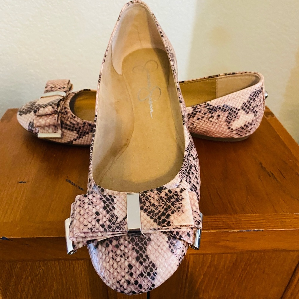 Jessica Simpson leather pink snake skin size 8 flats